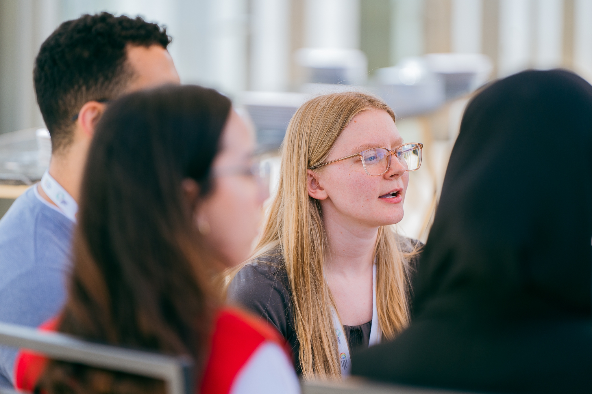 Dana Kahn brainstorming with case study delegates on presentation about sustainability initiatives in Rwanda